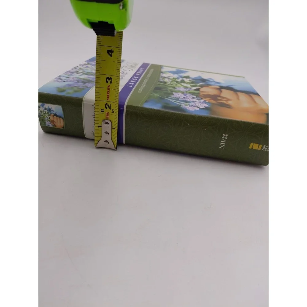 The Grandmothers Bible NIV Large Print Zondervan Hardcover Dust Cover No Writing